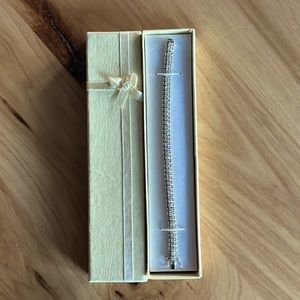 Cubic Zarconia sterling silver bracelet with clasp